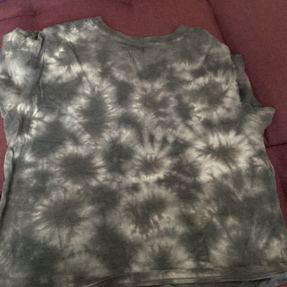 Junior Size Large Graphic Tshirt - Picture 2 of 2